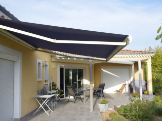 Store extérieur cassette électrique sur terrasse