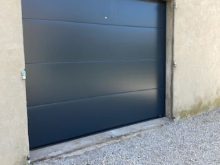 Porte de garage sectionnelle grise