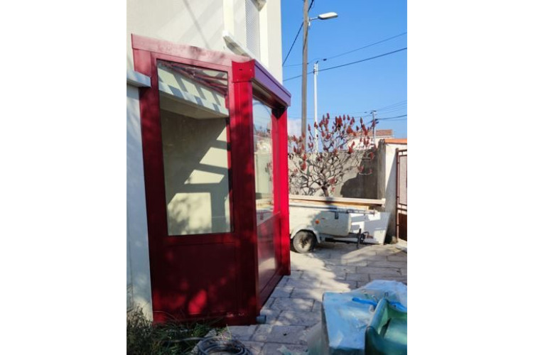 Veranda rouge sur la commune de le Teil en Ardèche